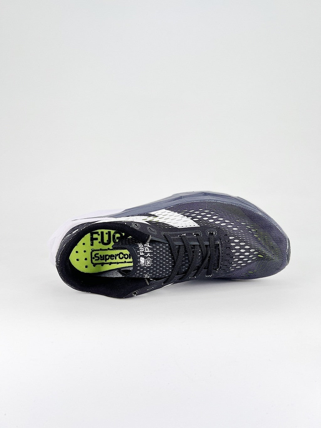 nb pacer v2 black c white (men)