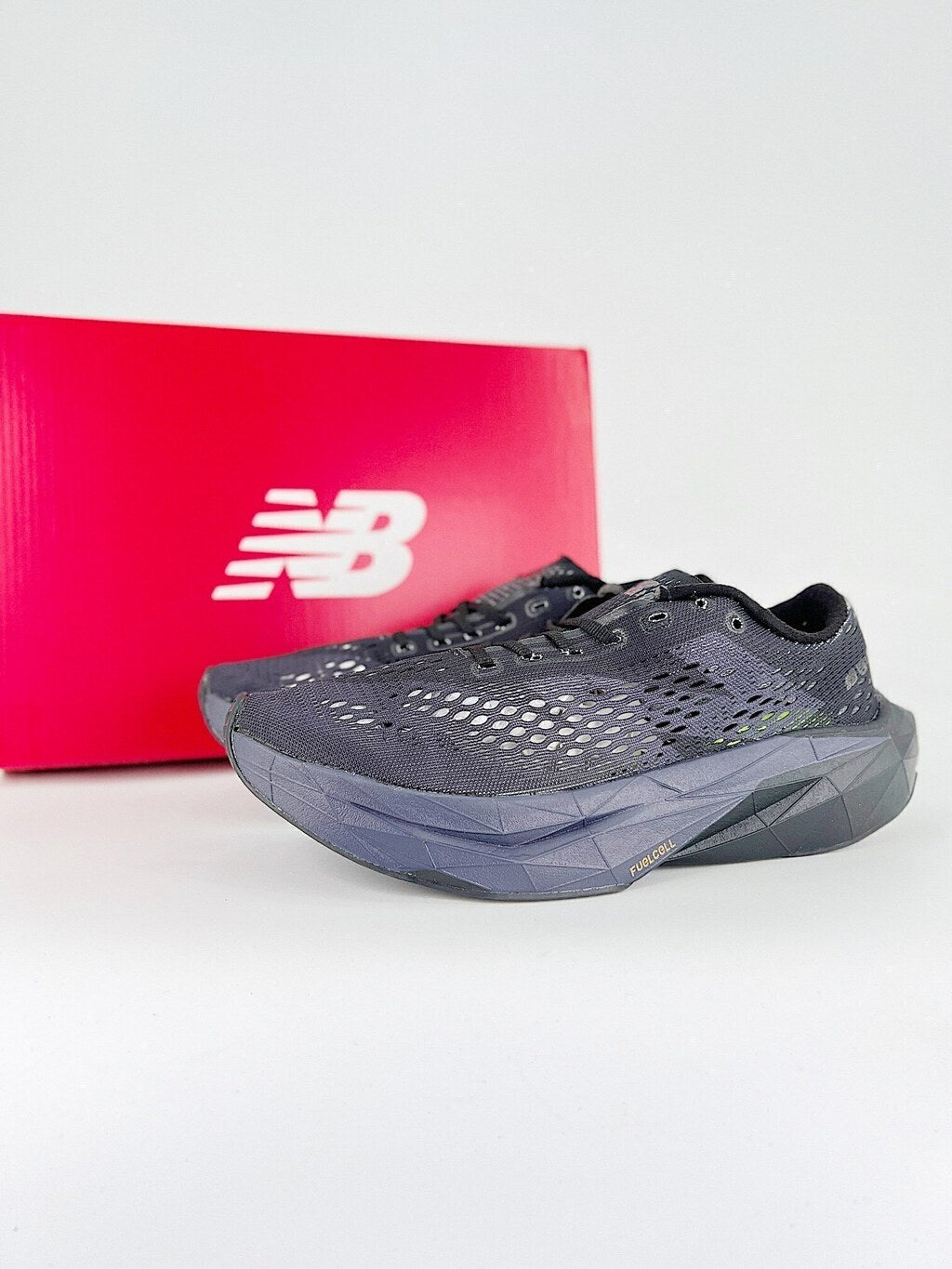 nb pacer v2 triple black (men)
