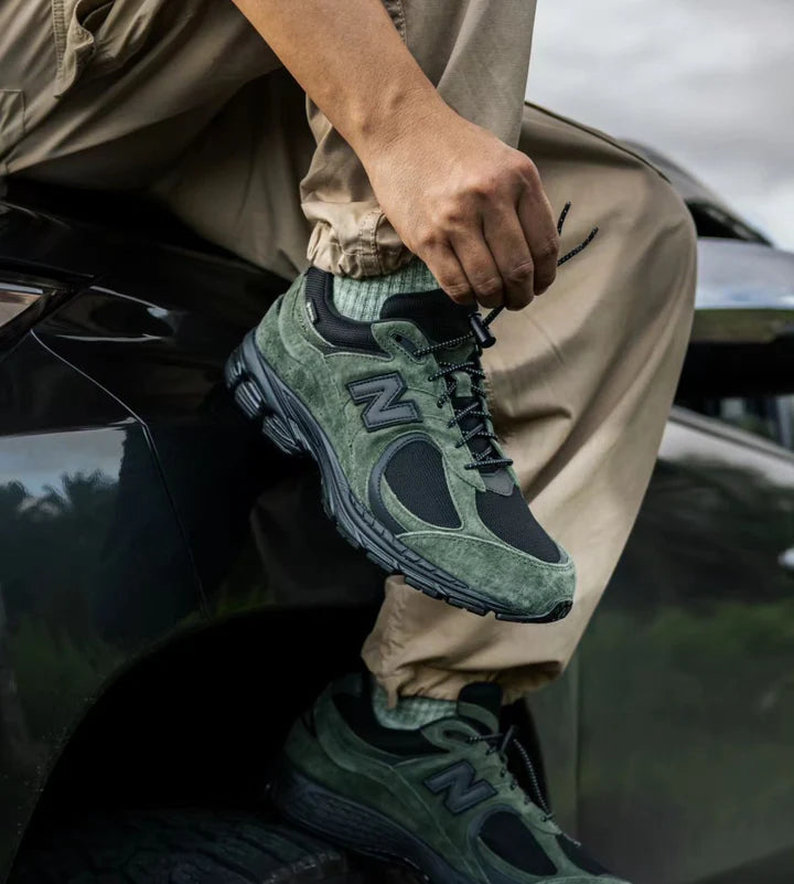 nb 2002R dark green x black (men)