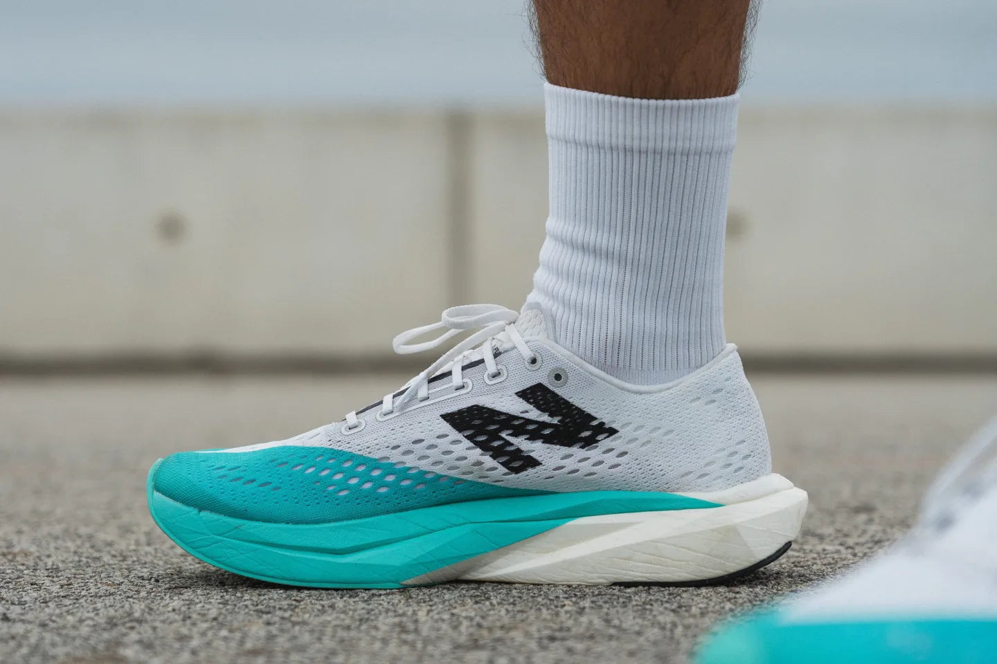 nb pacer v2 white x baby blue (men)
