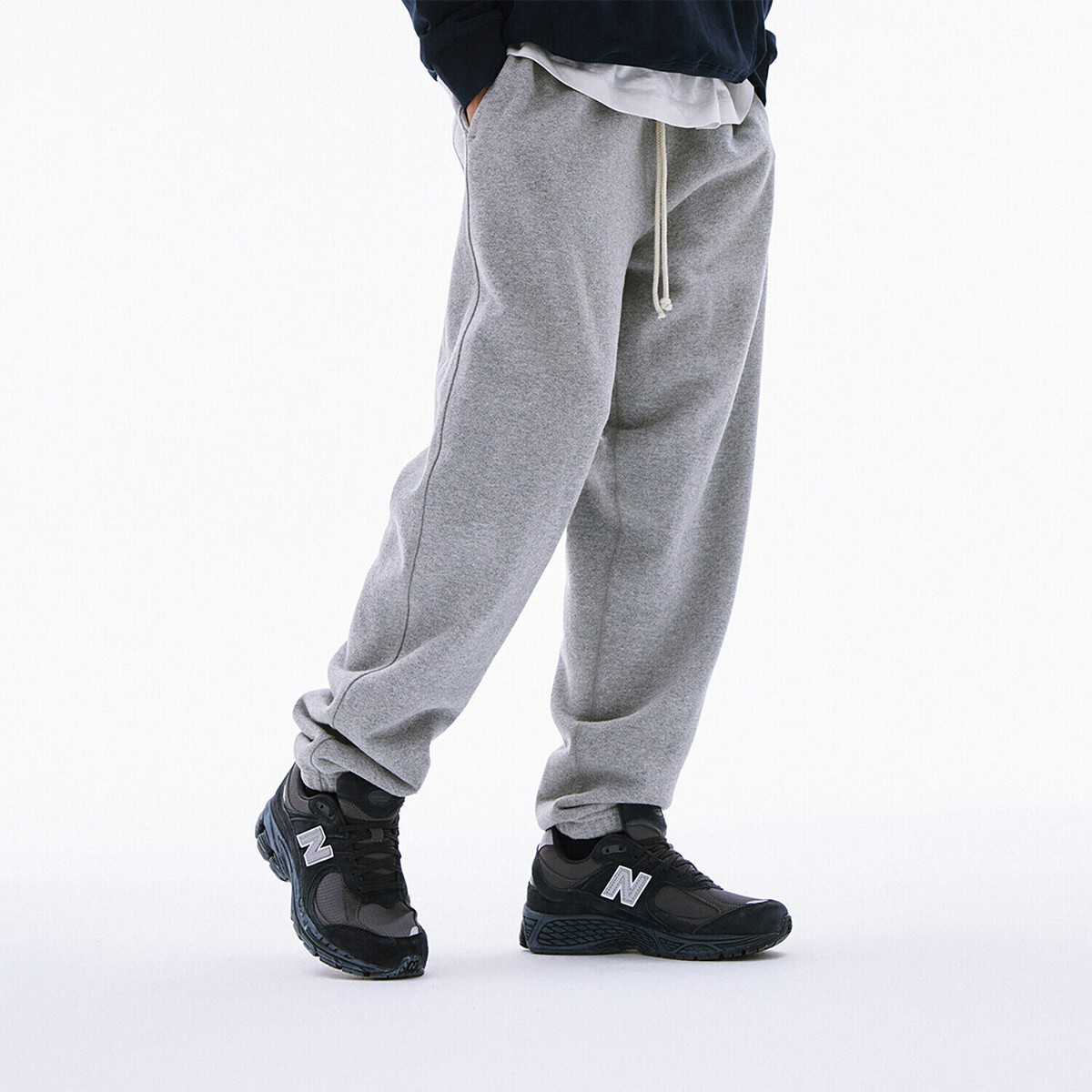 nb 2002R grey running (men)