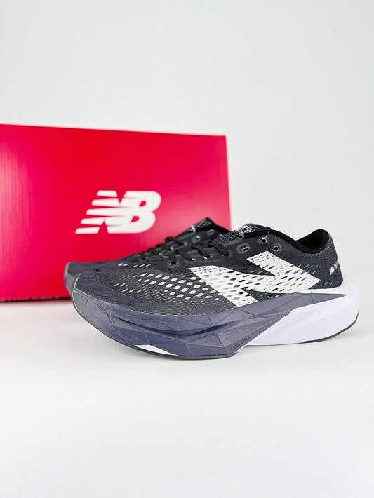 nb pacer v2 black c white (men)