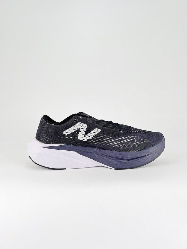 nb pacer v2 black c white (men)